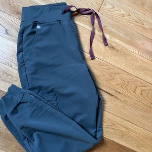 Figs high waisted Zamora jogger size small petite in Bonsi